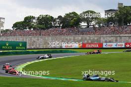 Lewis Hamilton (GBR) Mercedes AMG F1 W06 at the start of the race. 15.11.2015. Formula 1 World Championship, Rd 18, Brazilian Grand Prix, Sao Paulo, Brazil, Race Day.