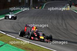 Daniil Kvyat (RUS), Red Bull Racing  15.11.2015. Formula 1 World Championship, Rd 18, Brazilian Grand Prix, Sao Paulo, Brazil, Race Day.