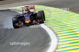 Max Verstappen (NLD) Scuderia Toro Rosso STR10 locks up under braking. 14.11.2015. Formula 1 World Championship, Rd 18, Brazilian Grand Prix, Sao Paulo, Brazil, Qualifying Day.