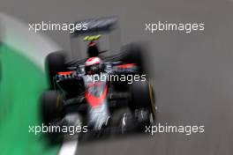 Jenson Button (GBR), McLaren Honda  14.11.2015. Formula 1 World Championship, Rd 18, Brazilian Grand Prix, Sao Paulo, Brazil, Qualifying Day.