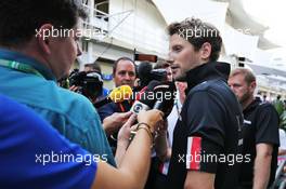 Romain Grosjean (FRA) Lotus F1 Team with the media. 15.11.2015. Formula 1 World Championship, Rd 18, Brazilian Grand Prix, Sao Paulo, Brazil, Race Day.