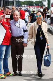 Jean Todt (FRA) FIA President with his wife Michelle Yeoh (MAL). 15.11.2015. Formula 1 World Championship, Rd 18, Brazilian Grand Prix, Sao Paulo, Brazil, Race Day.