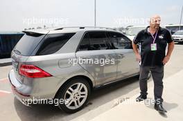 Lewis Hamilton (GBR) Mercedes AMG F1 arrives at the paddock. 12.11.2015. Formula 1 World Championship, Rd 18, Brazilian Grand Prix, Sao Paulo, Brazil, Preparation Day.