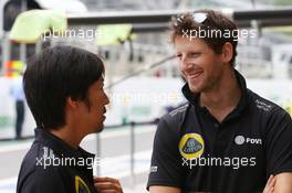 (L to R): Ayao Komatsu (JPN) Lotus F1 Team Race Engineer with Romain Grosjean (FRA) Lotus F1 Team. 12.11.2015. Formula 1 World Championship, Rd 18, Brazilian Grand Prix, Sao Paulo, Brazil, Preparation Day.