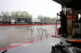 Sahara Force India F1 Team mechanic protects the pit garage from the rain. 05.06.2015. Formula 1 World Championship, Rd 7, Canadian Grand Prix, Montreal, Canada, Practice Day.