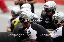 McLaren mechanics. 05.06.2015. Formula 1 World Championship, Rd 7, Canadian Grand Prix, Montreal, Canada, Practice Day.