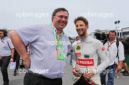 (L to R): Patrick Pouyanne, President and CEO Total SA, with Romain Grosjean (FRA) Lotus F1 Team on the grid.  07.06.2015. Formula 1 World Championship, Rd 7, Canadian Grand Prix, Montreal, Canada, Race Day.