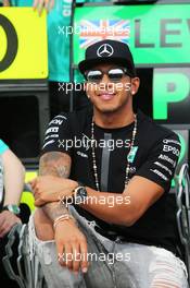 Race winner Lewis Hamilton (GBR) Mercedes AMG F1 celebrates with the team. 07.06.2015. Formula 1 World Championship, Rd 7, Canadian Grand Prix, Montreal, Canada, Race Day.