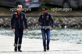 Daniel Ricciardo (AUS) Red Bull Racing with Stuart Smith (AUS) Red Bull Racing Physio. 07.06.2015. Formula 1 World Championship, Rd 7, Canadian Grand Prix, Montreal, Canada, Race Day.