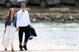 Jenson Button (GBR) McLaren with his wife Jessica Button (JPN). 07.06.2015. Formula 1 World Championship, Rd 7, Canadian Grand Prix, Montreal, Canada, Race Day.