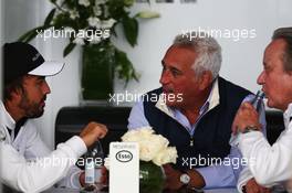 (L to R): Fernando Alonso (ESP) McLaren with Lawrence Stroll (CDN) Businessman and Mansour Ojjeh, McLaren shareholder. 07.06.2015. Formula 1 World Championship, Rd 7, Canadian Grand Prix, Montreal, Canada, Race Day.