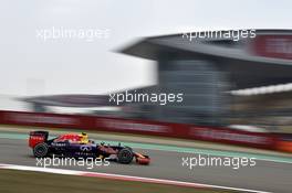 Daniil Kvyat (RUS) Red Bull Racing RB11. 10.04.2015. Formula 1 World Championship, Rd 3, Chinese Grand Prix, Shanghai, China, Practice Day.