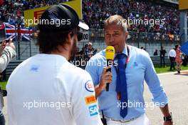 Kai Ebel (GER) RTL TV Presenter with Fernando Alonso (ESP) McLaren on the grid. 12.04.2015. Formula 1 World Championship, Rd 3, Chinese Grand Prix, Shanghai, China, Race Day.