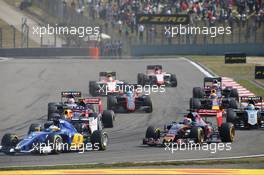 Max Verstappen (NLD) Scuderia Toro Rosso STR10 and Marcus Ericsson (SWE) Sauber C34 at the start of the race. 12.04.2015. Formula 1 World Championship, Rd 3, Chinese Grand Prix, Shanghai, China, Race Day.
