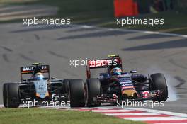 Carlos Sainz Jr (ESP) Scuderia Toro Rosso STR10 locks up under braking. 12.04.2015. Formula 1 World Championship, Rd 3, Chinese Grand Prix, Shanghai, China, Race Day.