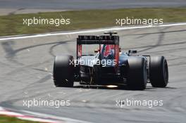 Daniil Kvyat (RUS) Red Bull Racing RB11 sends sparks flying. 11.04.2015. Formula 1 World Championship, Rd 3, Chinese Grand Prix, Shanghai, China, Qualifying Day.