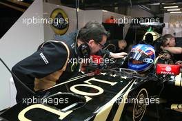 Jolyon Palmer (GBR), Lotus F1 Team and Julien Simon-Chautemps (FRA) Lotus F1 Team Race Engineer 09.04.2015. Formula 1 World Championship, Rd 3, Chinese Grand Prix, Shanghai, China, Preparation Day.