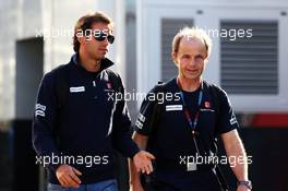 (L to R): Felipe Nasr (BRA) Sauber F1 Team with Joseph Lieberer (SUI) Sauber Physio. 08.05.2015. Formula 1 World Championship, Rd 5, Spanish Grand Prix, Barcelona, Spain, Practice Day.