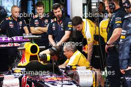The Red Bull Racing RB11 of Daniel Ricciardo (AUS) Red Bull Racing in the pits. 08.05.2015. Formula 1 World Championship, Rd 5, Spanish Grand Prix, Barcelona, Spain, Practice Day.