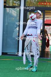 Nico Rosberg (GER) Mercedes AMG F1 warms up with some football. 08.05.2015. Formula 1 World Championship, Rd 5, Spanish Grand Prix, Barcelona, Spain, Practice Day.