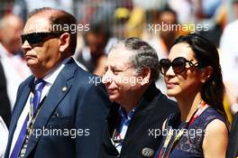 Jean Todt (FRA) FIA President with his wife Michelle Yeoh (MAL) on the grid. 10.05.2015. Formula 1 World Championship, Rd 5, Spanish Grand Prix, Barcelona, Spain, Race Day.