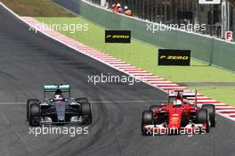 Sebastian Vettel (GER) Ferrari SF15-T and Lewis Hamilton (GBR) Mercedes AMG F1 W06 battle for position. 10.05.2015. Formula 1 World Championship, Rd 5, Spanish Grand Prix, Barcelona, Spain, Race Day.