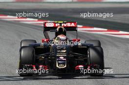 Pastor Maldonado (VEN) Lotus F1 E23 with a damaged rear wing. 10.05.2015. Formula 1 World Championship, Rd 5, Spanish Grand Prix, Barcelona, Spain, Race Day.