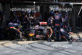 Max Verstappen (NL), Scuderia Toro Rosso during pitstop 10.05.2015. Formula 1 World Championship, Rd 5, Spanish Grand Prix, Barcelona, Spain, Race Day.