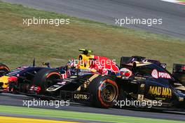 Romain Grosjean (FRA) Lotus F1 E23 and Daniil Kvyat (RUS) Red Bull Racing RB11 battle for position. 10.05.2015. Formula 1 World Championship, Rd 5, Spanish Grand Prix, Barcelona, Spain, Race Day.