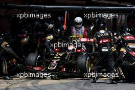 Pastor Maldonado (VEN), Lotus F1 Team during pitstop 10.05.2015. Formula 1 World Championship, Rd 5, Spanish Grand Prix, Barcelona, Spain, Race Day.