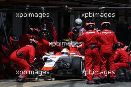 Roberto Merhi (SPA), Manor F1 Team during pitstop 10.05.2015. Formula 1 World Championship, Rd 5, Spanish Grand Prix, Barcelona, Spain, Race Day.