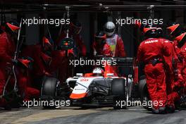 Will Stevens (GBR), Manor F1 Team during pitstop 10.05.2015. Formula 1 World Championship, Rd 5, Spanish Grand Prix, Barcelona, Spain, Race Day.