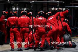 Manor mechanics during pitstop 10.05.2015. Formula 1 World Championship, Rd 5, Spanish Grand Prix, Barcelona, Spain, Race Day.
