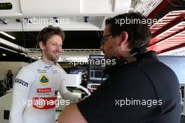 Romain Grosjean (FRA), Lotus F1 Team and Julien Simon-Chautemps (FRA), Romain Grosjean race engineer, Lotus F1 Team   09.05.2015. Formula 1 World Championship, Rd 5, Spanish Grand Prix, Barcelona, Spain, Qualifying Day.