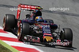 Carlos Sainz Jr (ESP) Scuderia Toro Rosso STR10. 09.05.2015. Formula 1 World Championship, Rd 5, Spanish Grand Prix, Barcelona, Spain, Qualifying Day.