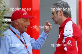 (L to R): Niki Lauda (AUT) Mercedes Non-Executive Chairman with Maurizio Arrivabene (ITA) Ferrari Team Principal. 09.05.2015. Formula 1 World Championship, Rd 5, Spanish Grand Prix, Barcelona, Spain, Qualifying Day.