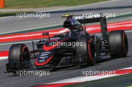 Jenson Button (GBR) McLaren MP4-30. 09.05.2015. Formula 1 World Championship, Rd 5, Spanish Grand Prix, Barcelona, Spain, Qualifying Day.