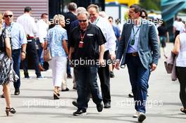 (L to R): Gene Haas (USA) Haas Automotion President with Guenther Steiner (ITA) Haas F1 Team Prinicipal. 10.05.2015. Formula 1 World Championship, Rd 5, Spanish Grand Prix, Barcelona, Spain, Race Day.