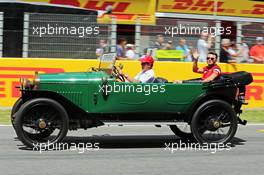 Will Stevens (GBR) Manor Marussia F1 Team on the drivers parade. 10.05.2015. Formula 1 World Championship, Rd 5, Spanish Grand Prix, Barcelona, Spain, Race Day.
