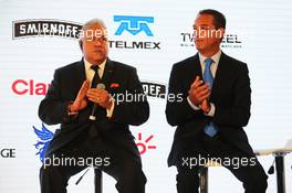 (L to R): Dr. Vijay Mallya (IND) Sahara Force India F1 Team Owner with Carlos Slim Domit (MEX) Chairman of America Movil. 21.01.2015.  Force India F1 Team Livery Reveal, Soumaya Museum, Mexico City, Mexico.