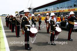 A band plays on the grid. 05.07.2015. Formula 1 World Championship, Rd 9, British Grand Prix, Silverstone, England, Race Day.