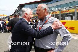 (L to R): Derek Warwick (GBR) with Ron Dennis (GBR) McLaren Executive Chairman on the grid. 05.07.2015. Formula 1 World Championship, Rd 9, British Grand Prix, Silverstone, England, Race Day.