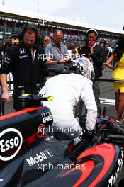 Jenson Button (GBR) McLaren MP4-30 on the grid. 05.07.2015. Formula 1 World Championship, Rd 9, British Grand Prix, Silverstone, England, Race Day.