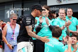 Race winner Lewis Hamilton (GBR) Mercedes AMG F1 celebrates with his mother Carmen Lockhart (GBR) and the team. 05.07.2015. Formula 1 World Championship, Rd 9, British Grand Prix, Silverstone, England, Race Day.