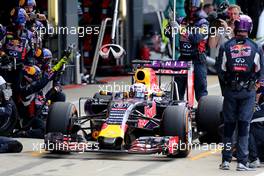 Daniel Ricciardo (AUS), Red Bull Racing  05.07.2015. Formula 1 World Championship, Rd 9, British Grand Prix, Silverstone, England, Race Day.