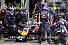 Daniil Kvyat (RUS), Red Bull Racing during pitstop 05.07.2015. Formula 1 World Championship, Rd 9, British Grand Prix, Silverstone, England, Race Day.