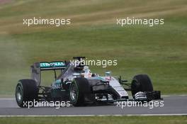 Lewis Hamilton (GBR) Mercedes AMG F1 W06 pulls of a tear off visor. 05.07.2015. Formula 1 World Championship, Rd 9, British Grand Prix, Silverstone, England, Race Day.