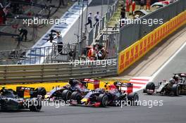 Daniil Kvyat (RUS) Red Bull Racing RB11 and Carlos Sainz Jr (ESP) Scuderia Toro Rosso STR10 at the start of the race. 05.07.2015. Formula 1 World Championship, Rd 9, British Grand Prix, Silverstone, England, Race Day.