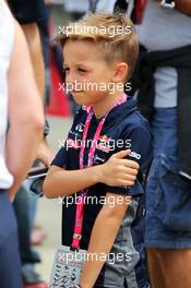 Beau Jones, son of Emma Bunton (GBR) Singer. 05.07.2015. Formula 1 World Championship, Rd 9, British Grand Prix, Silverstone, England, Race Day.