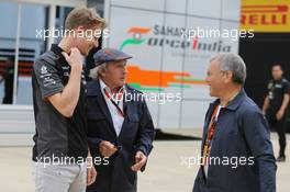 (L to R): Nico Hulkenberg (GER) Sahara Force India F1 with Jackie Stewart (GBR) and Sir Martin Sorrell (GBR) WPP CEO. 05.07.2015. Formula 1 World Championship, Rd 9, British Grand Prix, Silverstone, England, Race Day.